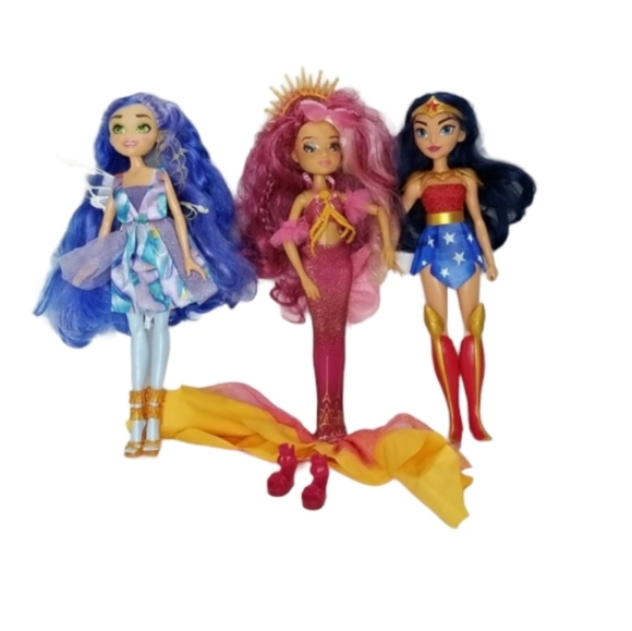 Wonder Woman Barbie Dolls - Picture 6 of 15